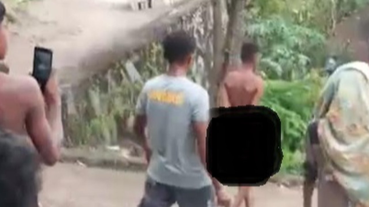 Miris! Dituduh Mencuri di Rumah Kades, Remaja Pria Dipukuli lalu Ditelanjangi dan Diarak Keliling Kampung