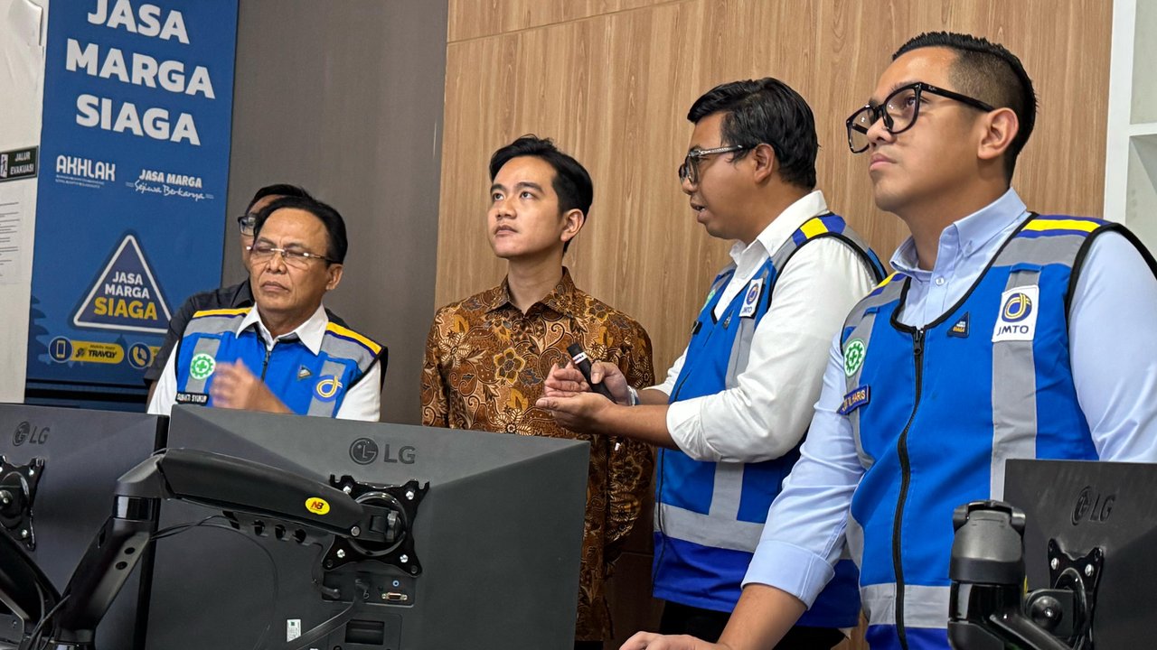 Gibran Tinjau Puncak Arus Balik Lebaran 2025 di Jasa Marga Toll Road Command Center