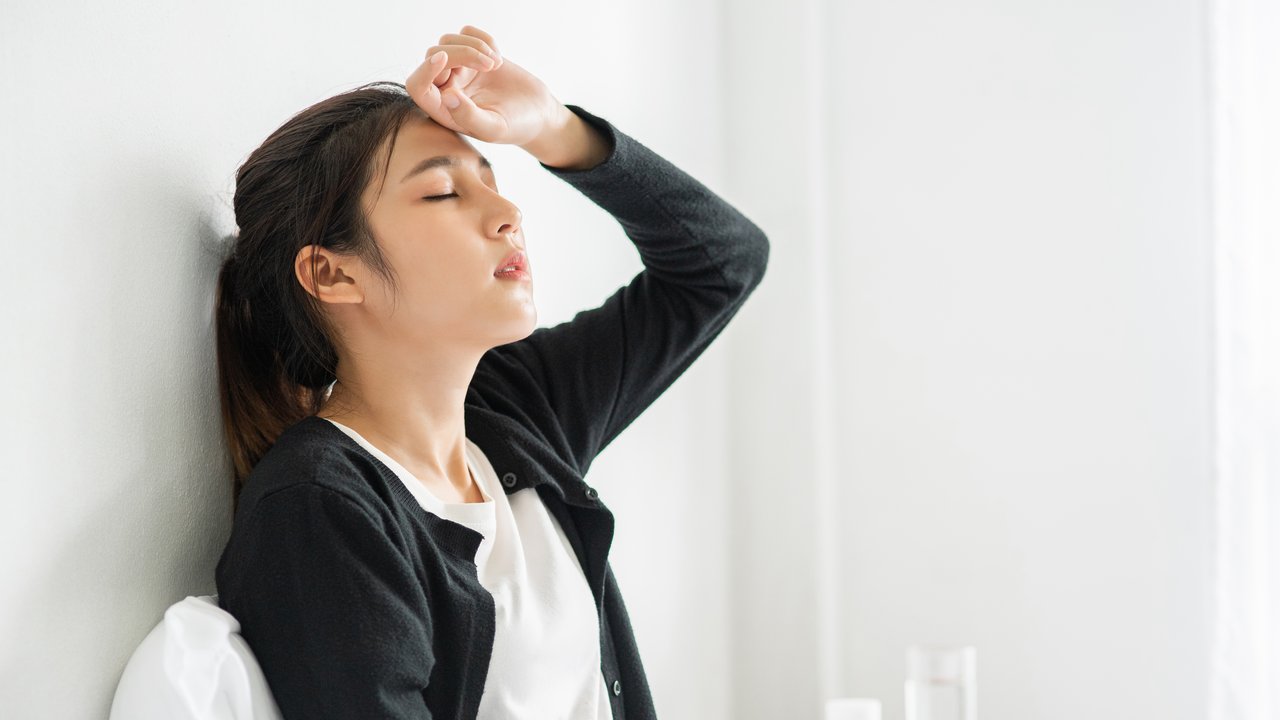 Ilustrasi Perempuan Kelelahan (©Freepik)