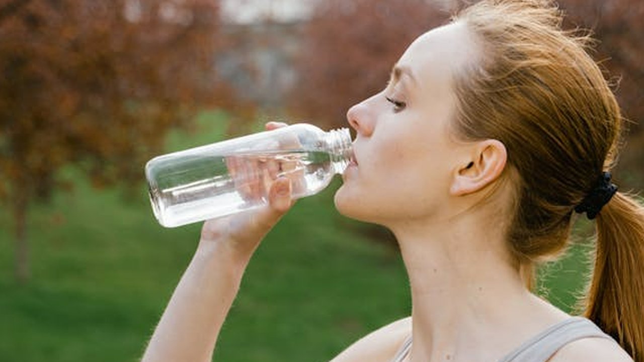 Cara Minum dan Menghidrasi Diri yang Tepat saat Berolahraga
