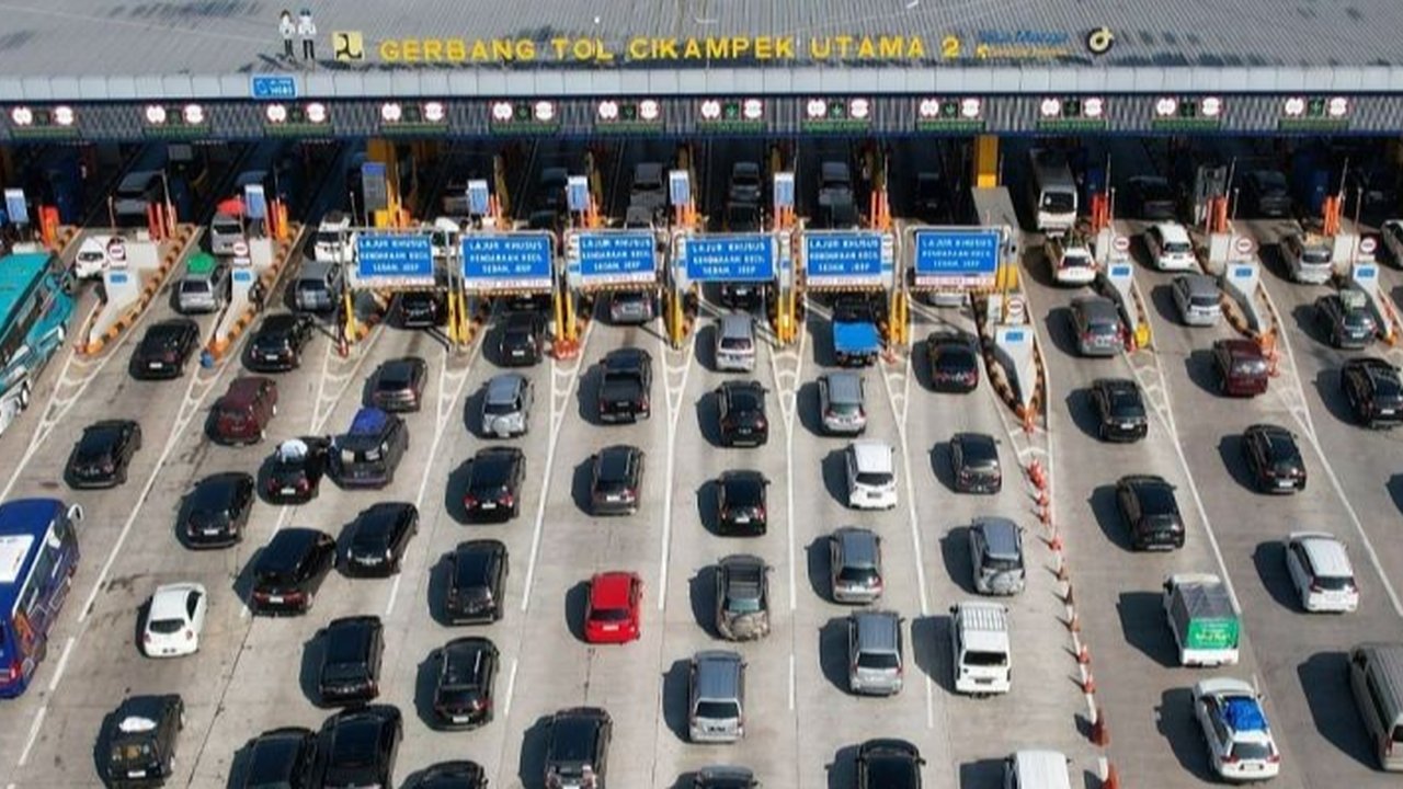Lonjakan arus balik Lebaran 2025 mencapai 1,19 juta kendaraan yang kembali ke Jabotabek, didominasi jalur Trans Jawa, meningkat signifikan dibanding lalu lintas normal.