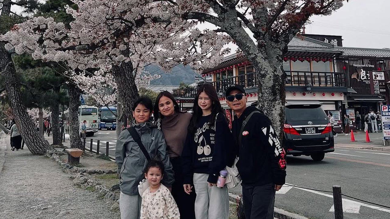 Potret Bahagia Wendy Cagur Liburan ke Jepang, Ajak Anak Istri ke Kyoto