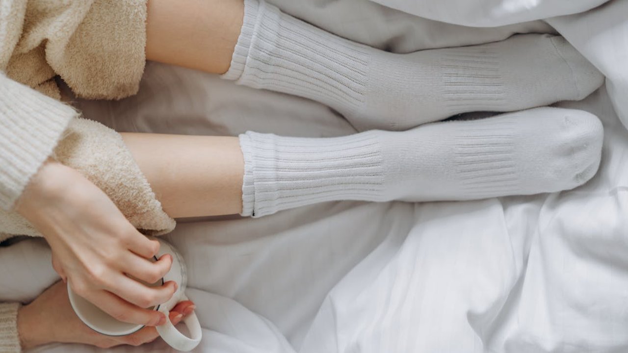 Ilustrasi Menggunakan Compression Socks