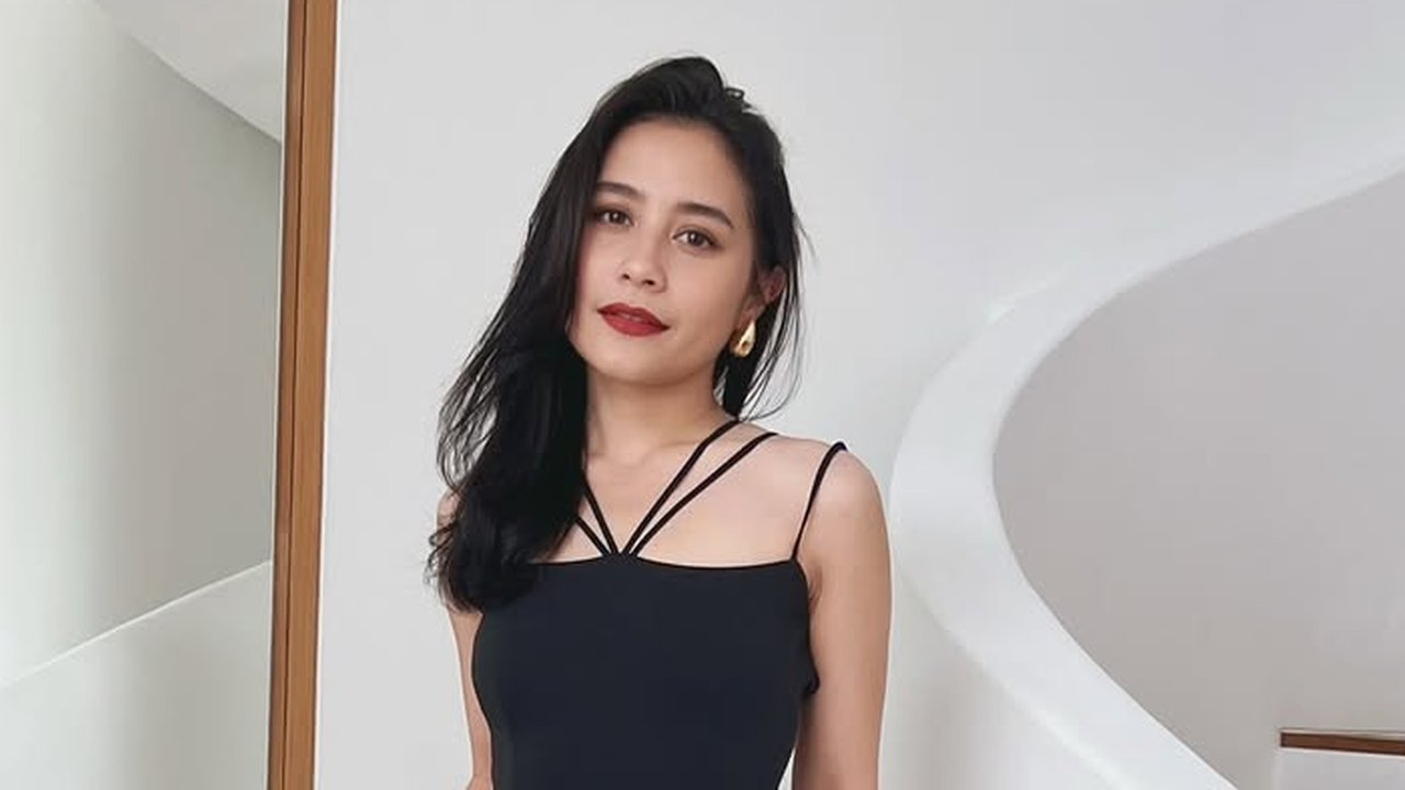 Kini Makin Langsing, Begini Potret Prilly Latuconsina dengan Gaun Slimfit yang Bikin Pangling