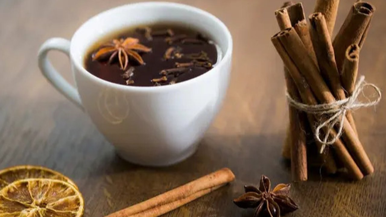 Seduhan Jahe Kayu Manis Pandan: Kombinasi Harum yang Menenangkan (Credit: Ilustrasi oleh AI)