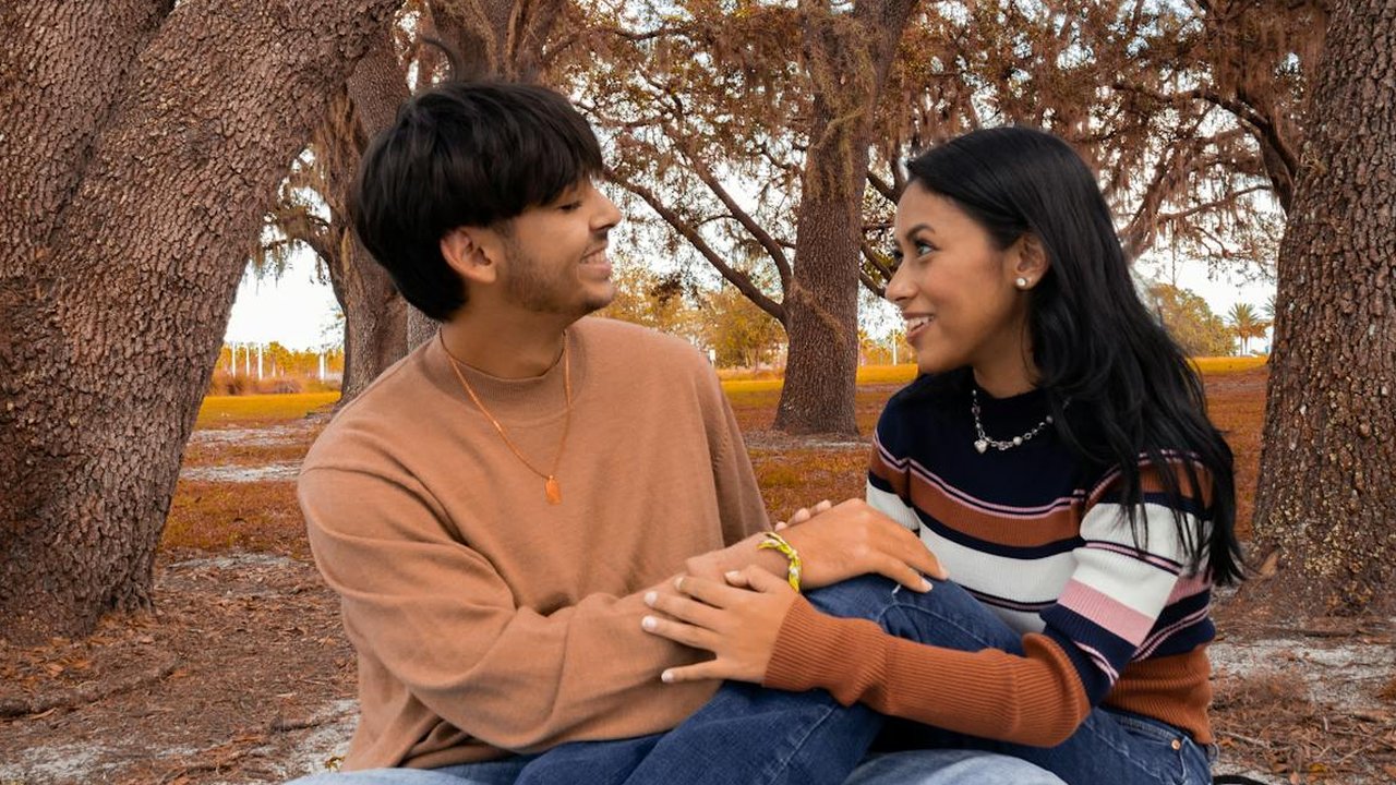 Ilustrasi Pasangan Bernostalgia