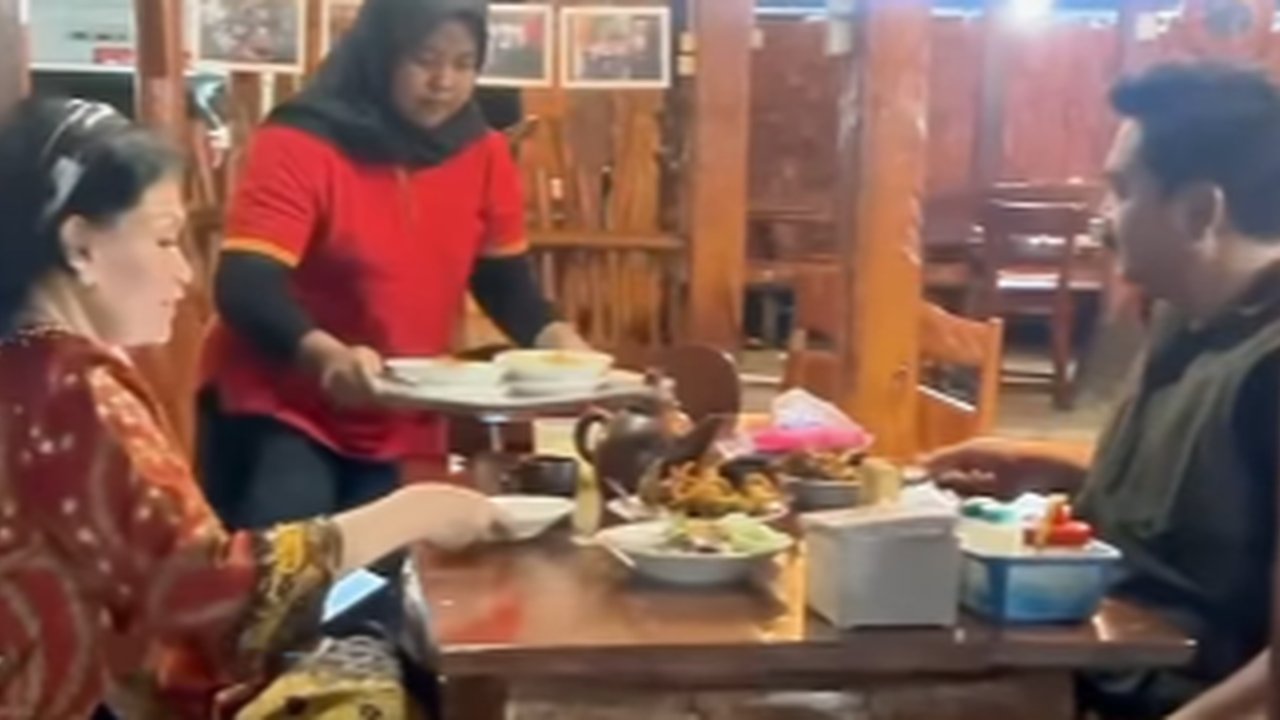 Bikin Ngiler Kulineran Mantan Panglima TNI Santap Mie Jowo Plus Balungan Ayam