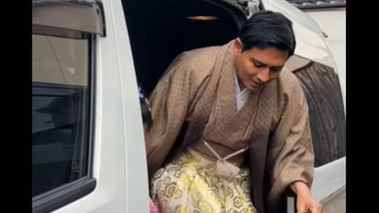 <p>Dedi Mulyadi Sentil Bupati Indramayu Lucky Hakim yang Diduga Liburan ke Jepang Tanpa Izin.  foto: TikTok @dedimulyadiofficial</p>