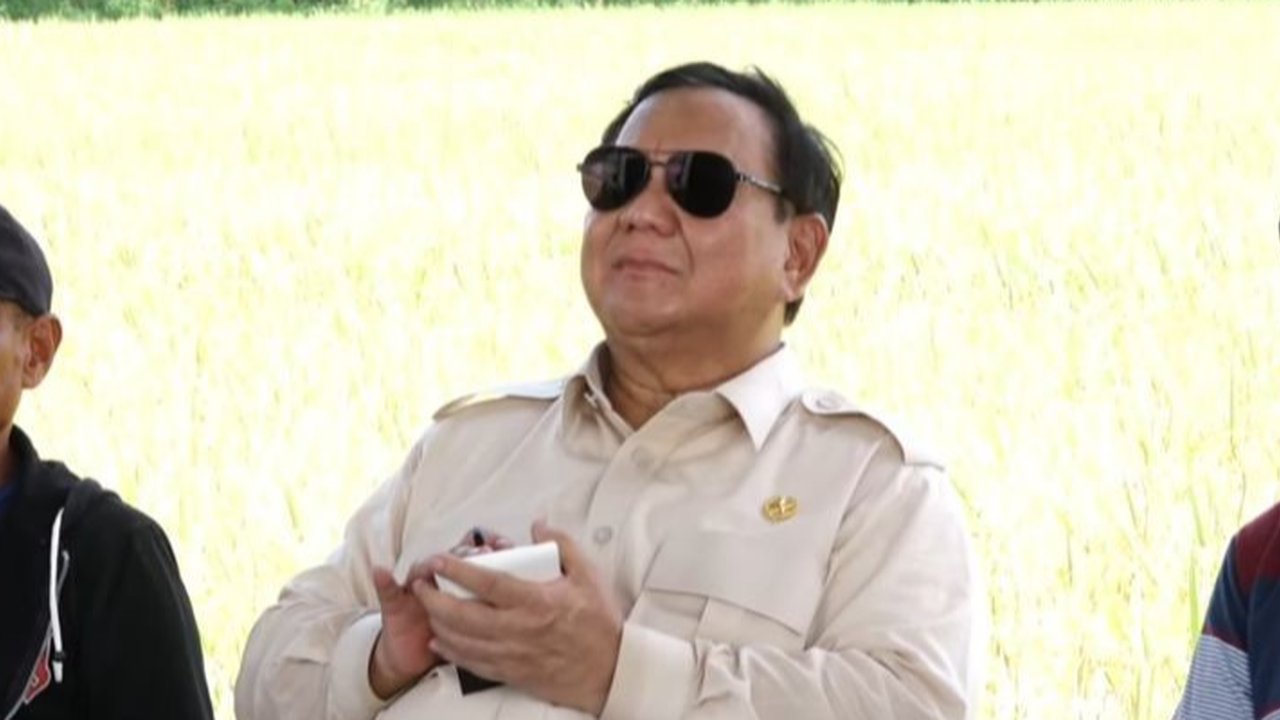 Presiden Prabowo Subianto mengajak masyarakat menggunakan teknologi untuk melaporkan korupsi, menekankan pentingnya transparansi dan pengawasan anggaran negara.