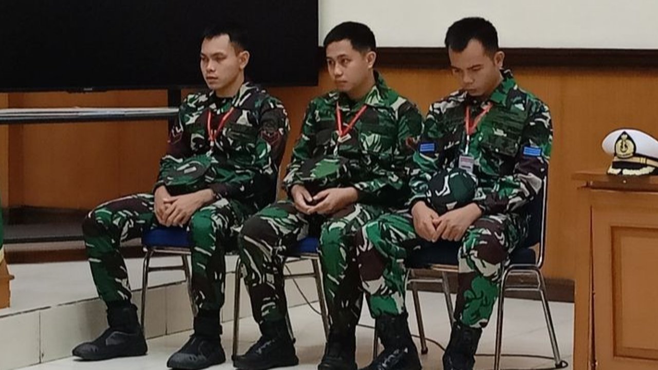 Agam Muhammad Nasrudin dan Rizky Agam Syahputra, anak-anak bos rental mobil Ilyas Abdurrahman, menyatakan puas atas tuntutan penjara seumur hidup terhadap tiga terdakwa penembakan ayah mereka di Tol Tangerang-Merak.