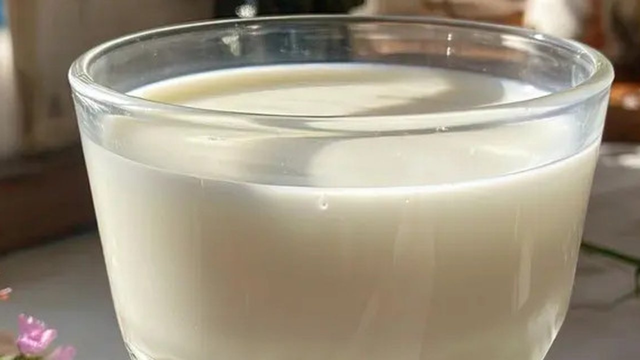 Ilustrasi susu skim (Image from Meta AI)