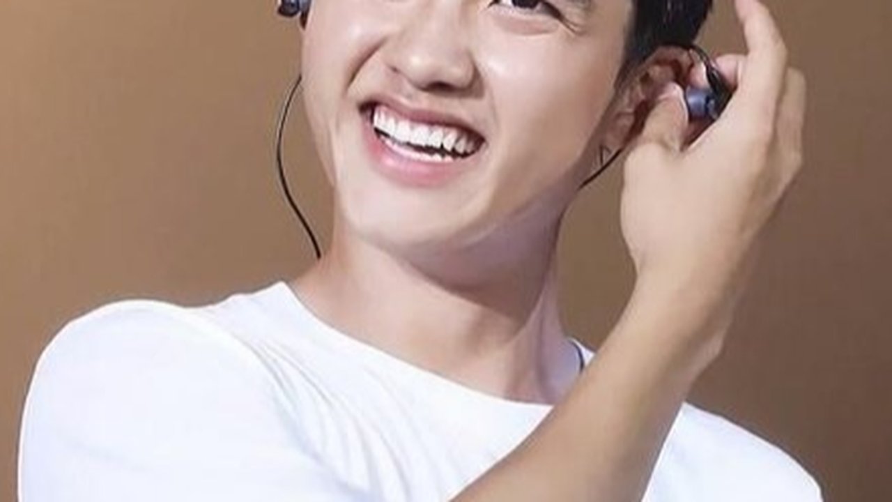 idol K-Pop gummy smile