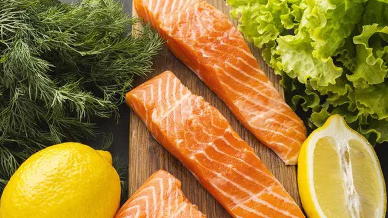 bahan ikan tuna copyright/freepik