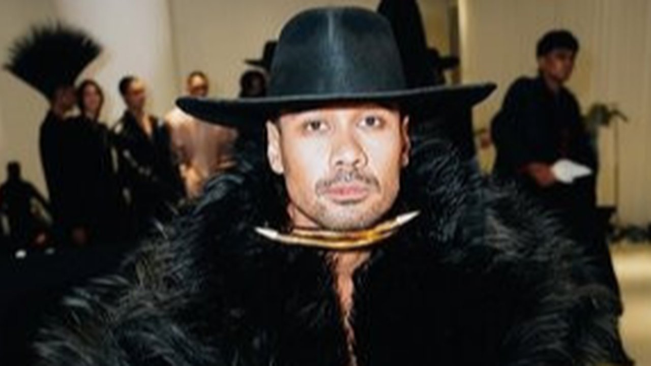 7 Potret Chicco Jerikho Tampil Badass Jadi Model, Pamer Perut Sixpack Disebut Brad Pitt-nya Indonesia