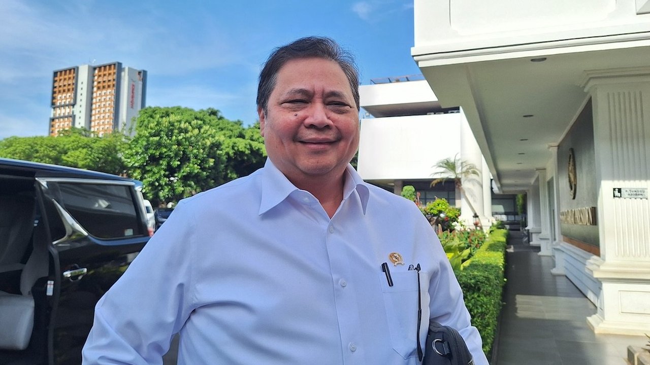 Pemerintah Tanggung PPh Gaji di Bawah Rp10 Juta, Airlangga: Jangan Lakukan PHK!