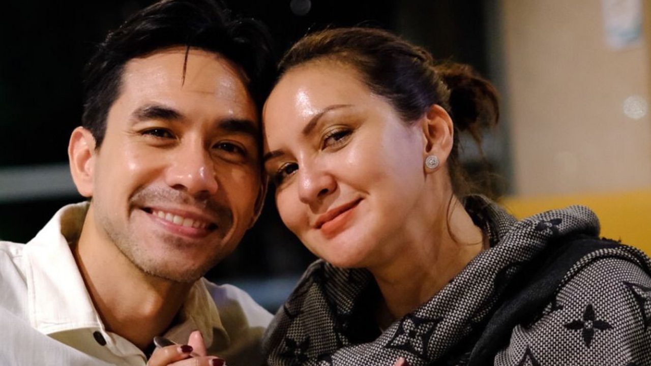 Cinta yang Bertahan 18 Tahun, Potret Manis Donna Agnesia dan Darius Sinathrya