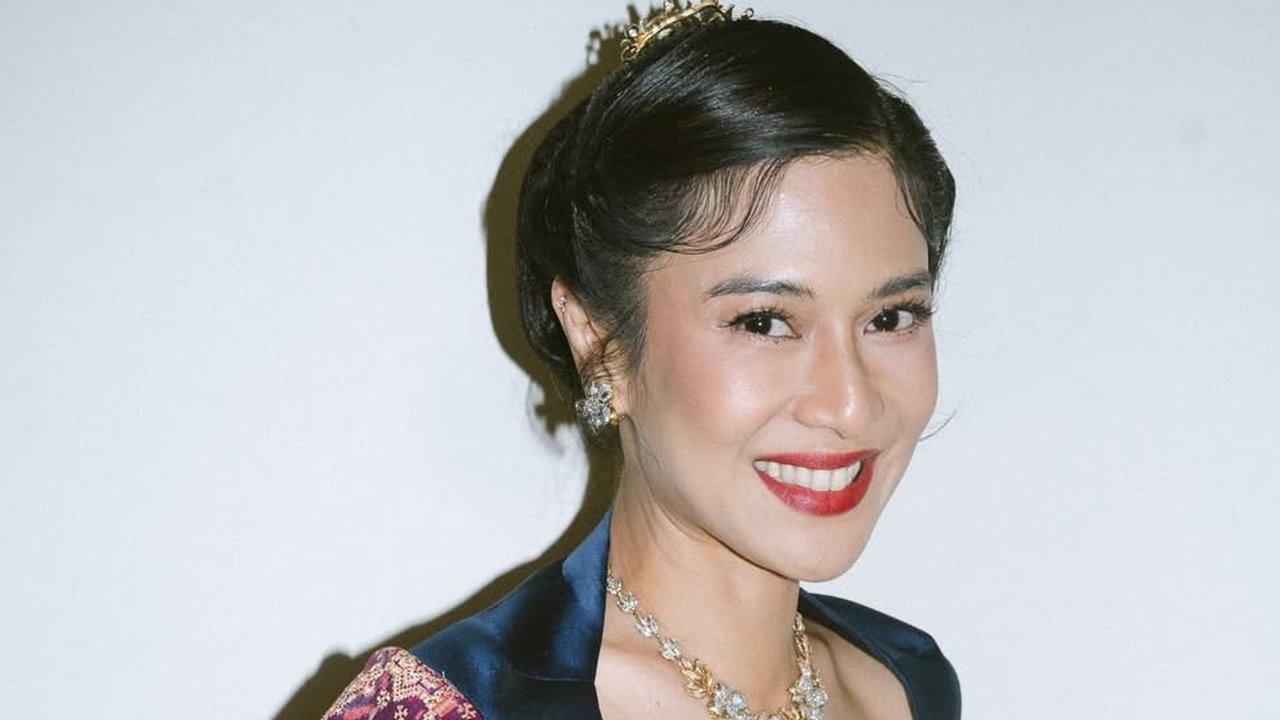 Potret Cantik Dian Sastro Kenakan Kebaya (credit: instagram/therealdisastr)
