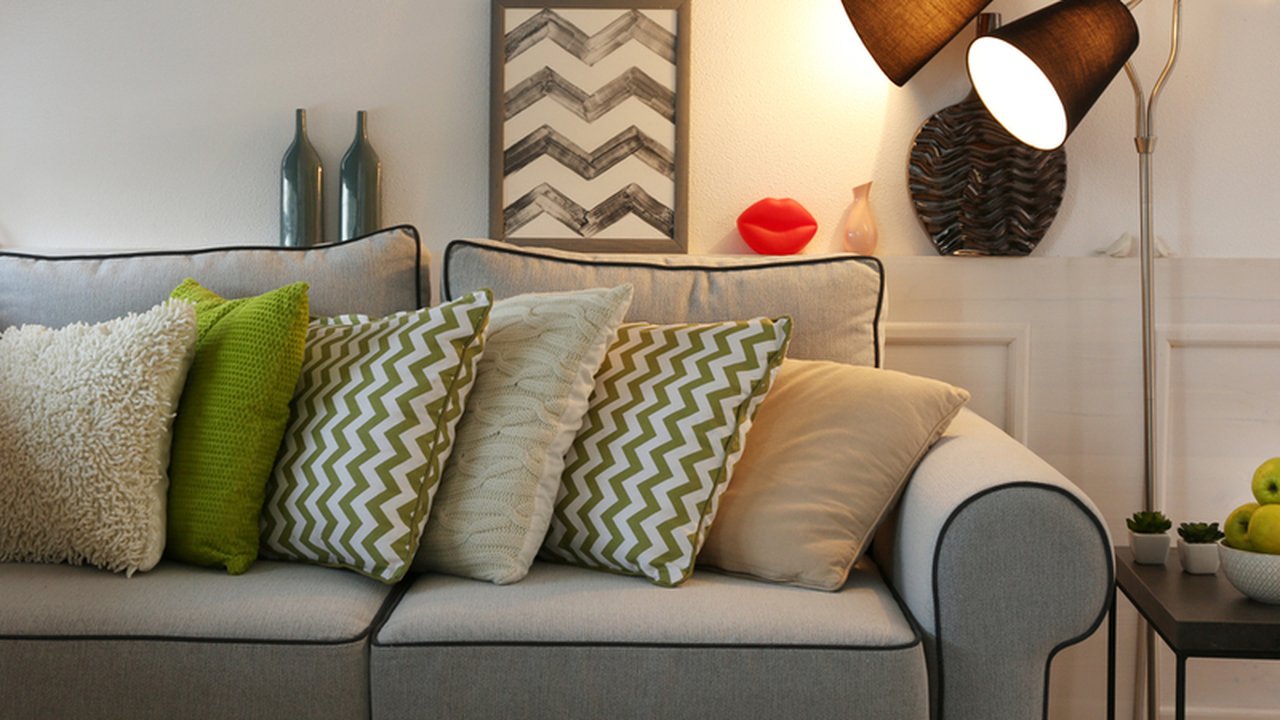 interior rumah, ruang makan, ruang tamu, sofa, minimalis