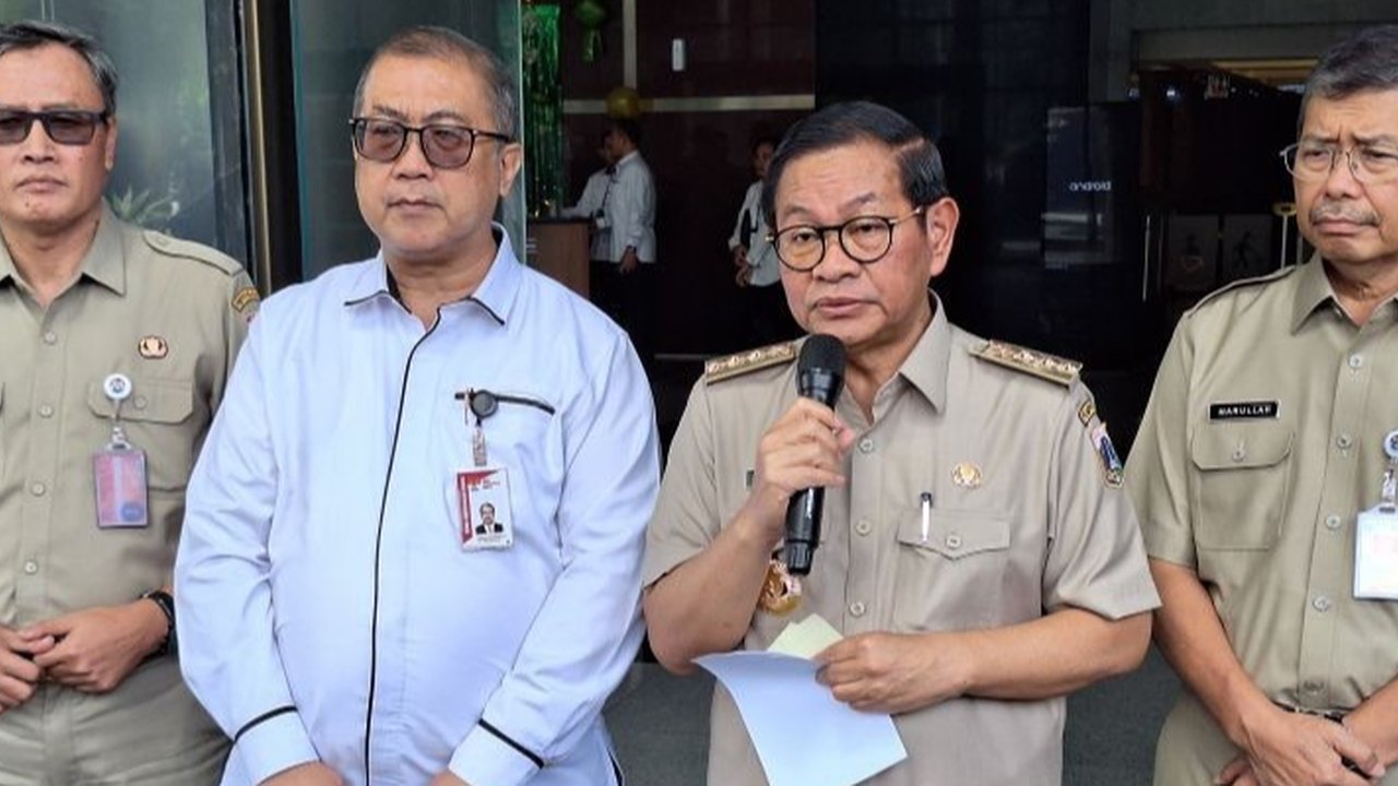 Gubernur DKI Jakarta, Pramono Anung Wibowo, resmi menunjuk 15 staf khusus profesional di tujuh bidang, termasuk pakar lingkungan, ahli fiskal, dan ahli tata kota, untuk membantu pemerintahannya.