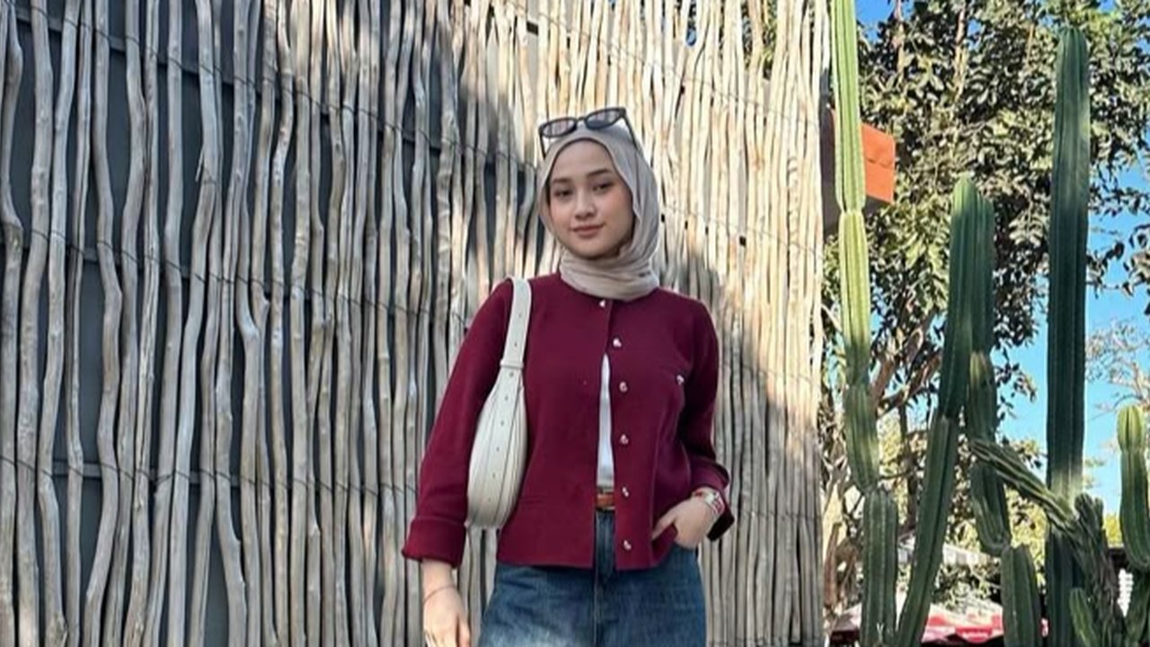 Inspirasi OOTD Jeans Hijab yang Stylish dan Elegan, Cocok untuk yang Punya Aktivitas Segudang