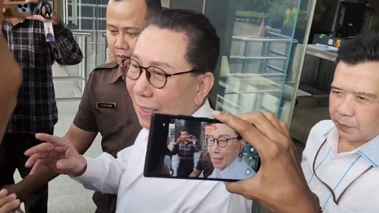 Sebelas mobil mewah milik Japto Soerjosoemarno, yang disita KPK terkait kasus dugaan gratifikasi Rita Widyasari, dipindahkan ke Rupbasan KPK di Cawang.