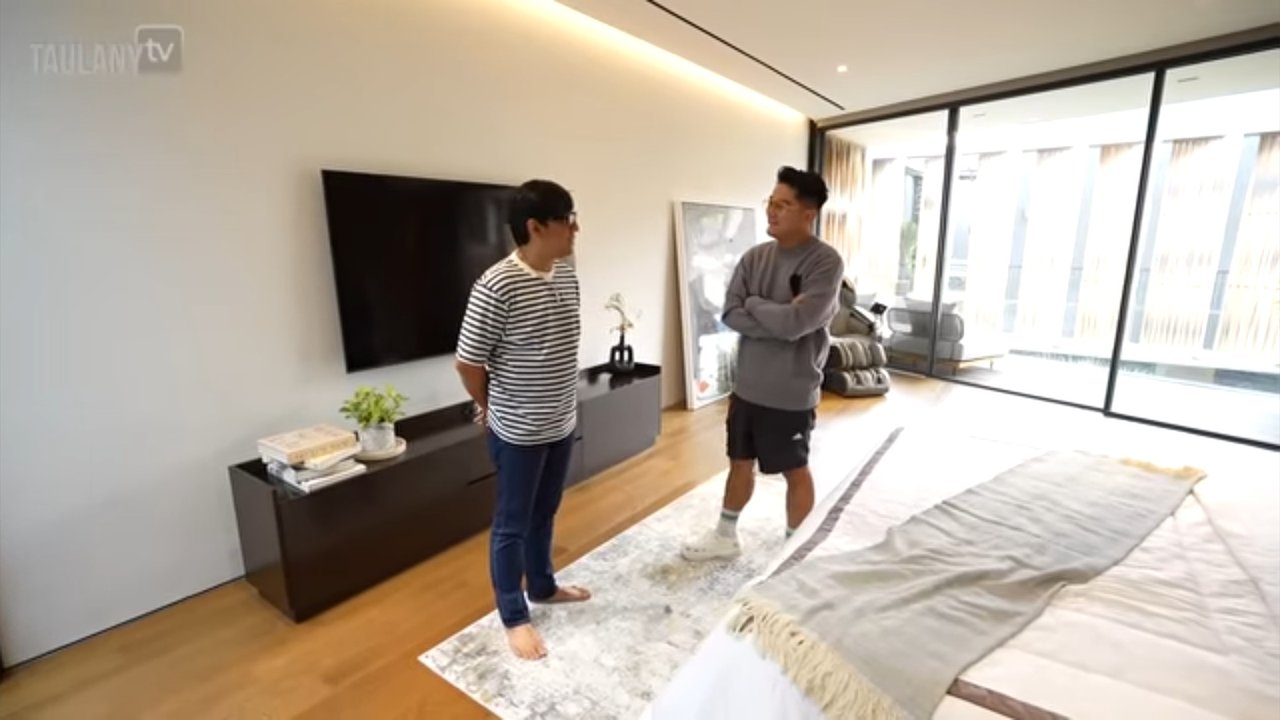 6 Potret Kamar Super Cozy Boy William, Vibes ala Hotel Berbintang dengan Pemandangan Kolam Renang