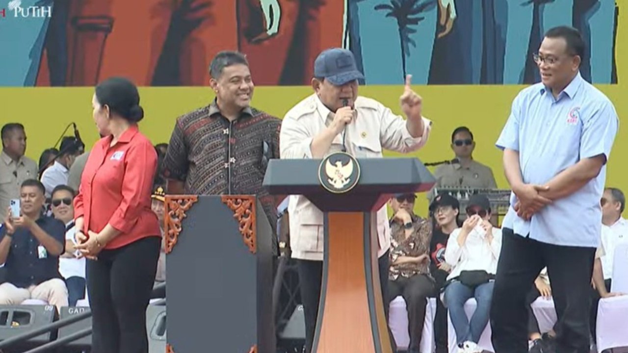Di Depan Massa, Prabowo Mengaku Presiden Para Buruh dan Orang Susah