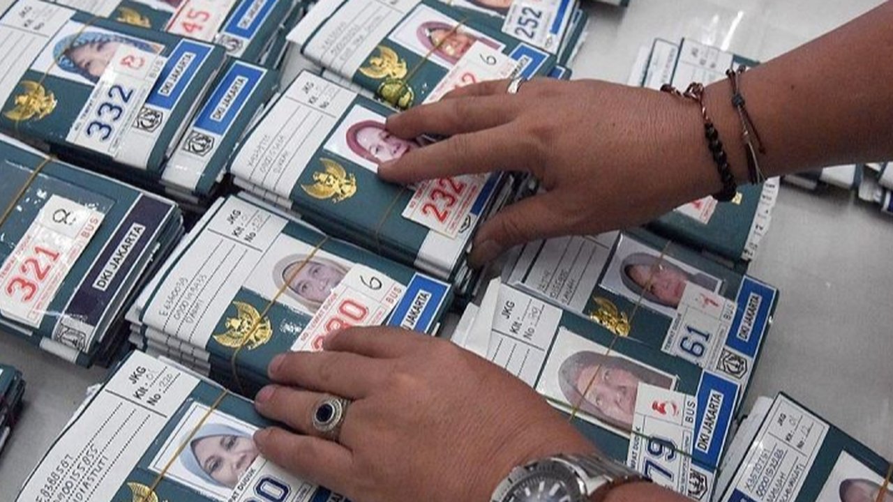 Komnas Haji mendesak pemerintah untuk segera menyelesaikan masalah visa calon jamaah haji yang belum terbit guna mencegah dampak negatif yang lebih luas.