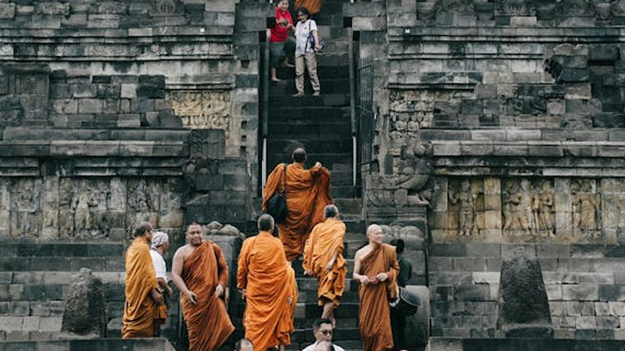 Bukan Sekadar Upacara, Ini Filosofi Mendalam di Balik Waisak di Borobudur