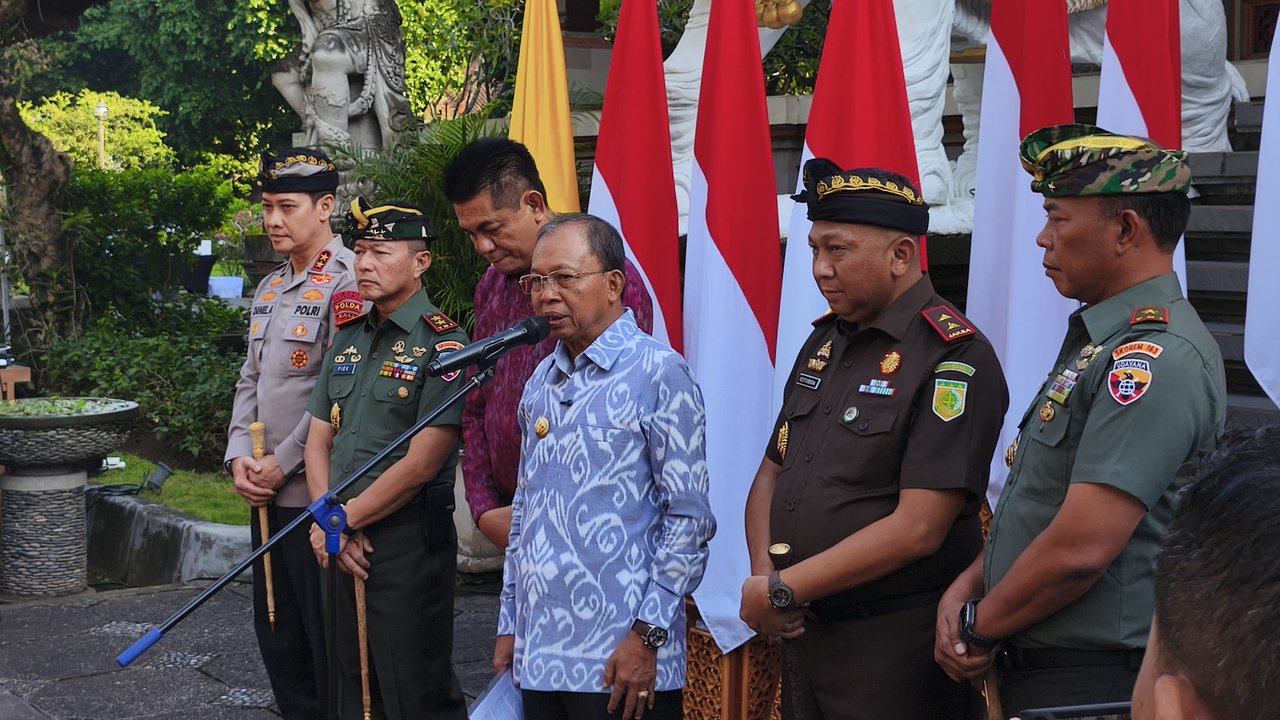 Gubernur Bali Wayan Koster