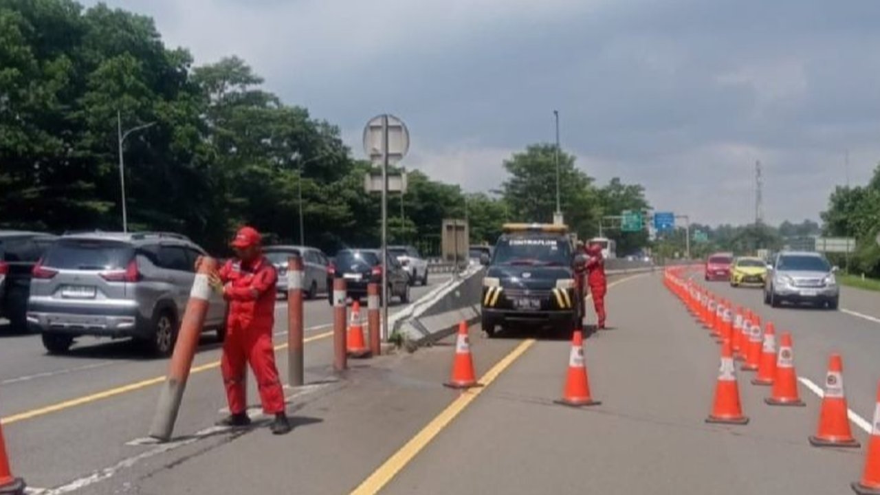 Contraflow di Tol Jagorawi arah Puncak dihentikan pada pukul 12.15 WIB setelah diberlakukan sejak pukul 06.25 WIB, Jasa Marga imbau pengendara antisipasi rute dan waktu perjalanan.