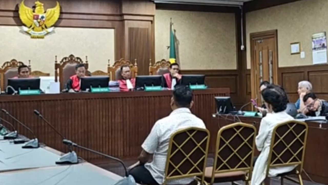 Dalam surat dakwaan JPU menyebut, Harvey Moeis yang menjadi perpanjangan tangan PT Refined Bangka Tin (RBT) bersama dengan bekas Direktur Utama PT Timah, Mochtar Riza Pahlevi Tabrani diduga m