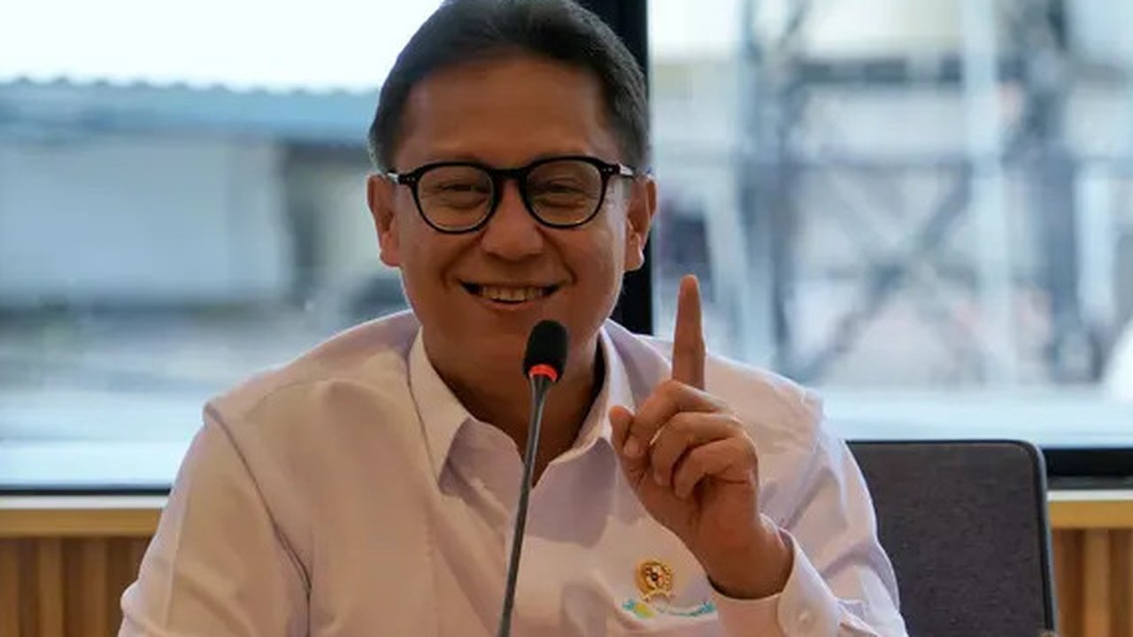 Menteri Kesehatan Budi Gunadi Sadikin mengungkapkan kadar kolesterol LDL ideal di bawah 100 mg/dL. Rutin pemeriksaan kesehatan penting untuk deteksi dini penyakit dan meraih harapan hidup 74