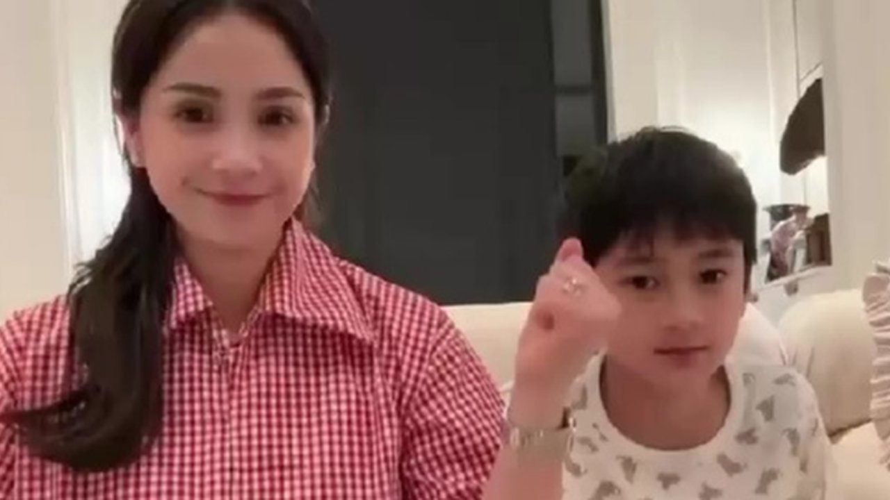 Momen Nagita Slavina dan Rafathar Ikuti Tren Joget Velocity, Disebut Bak Kakak Adik