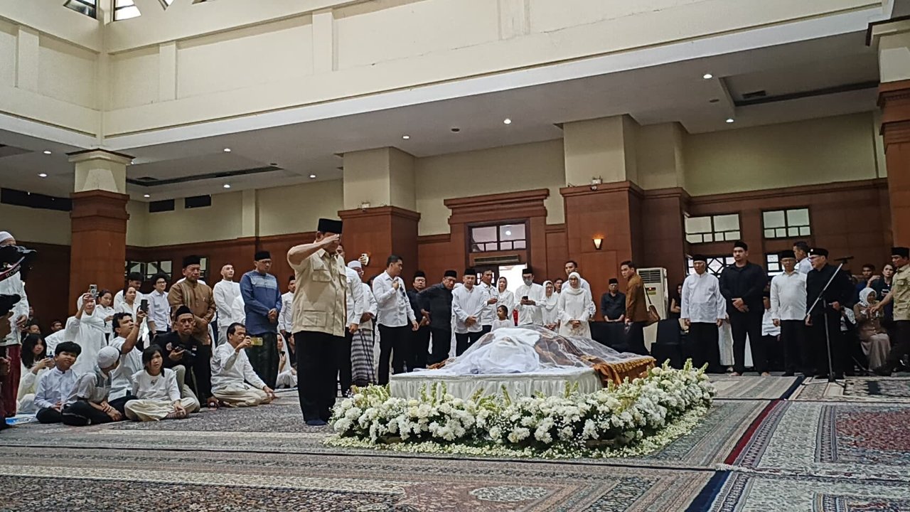 Prabowo Melayat Eddie Marzuki