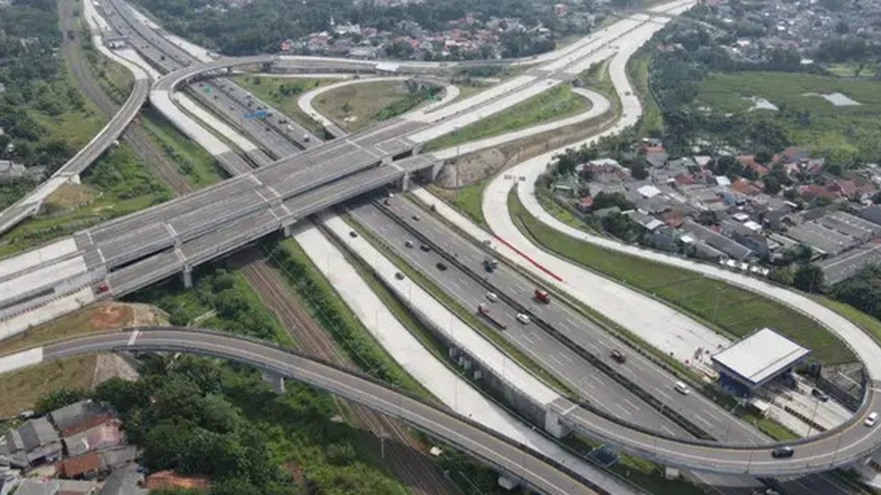 Jalan Tol Kunciran--Serpong, akan memberlakukan penyesuaian tarif pada ruas tol Kunciran--Serpong mulai Kamis, 15 Mei 2025 pukul 00.00 WIB. Adapun tarifTol Kunciran--Serpong tersebut akan