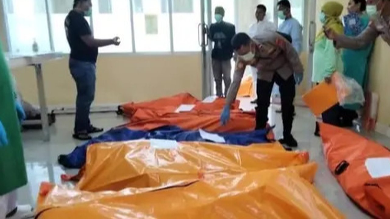 Ledakan dari pemusnahan amunisi tidak layak pakai di wilayah Kecamatan Cibalong, Kabupaten Garut, Jawa Barat, menyebabkan belasan orang meninggal dunia. (Liputan6.com/ Dok TNI AD)