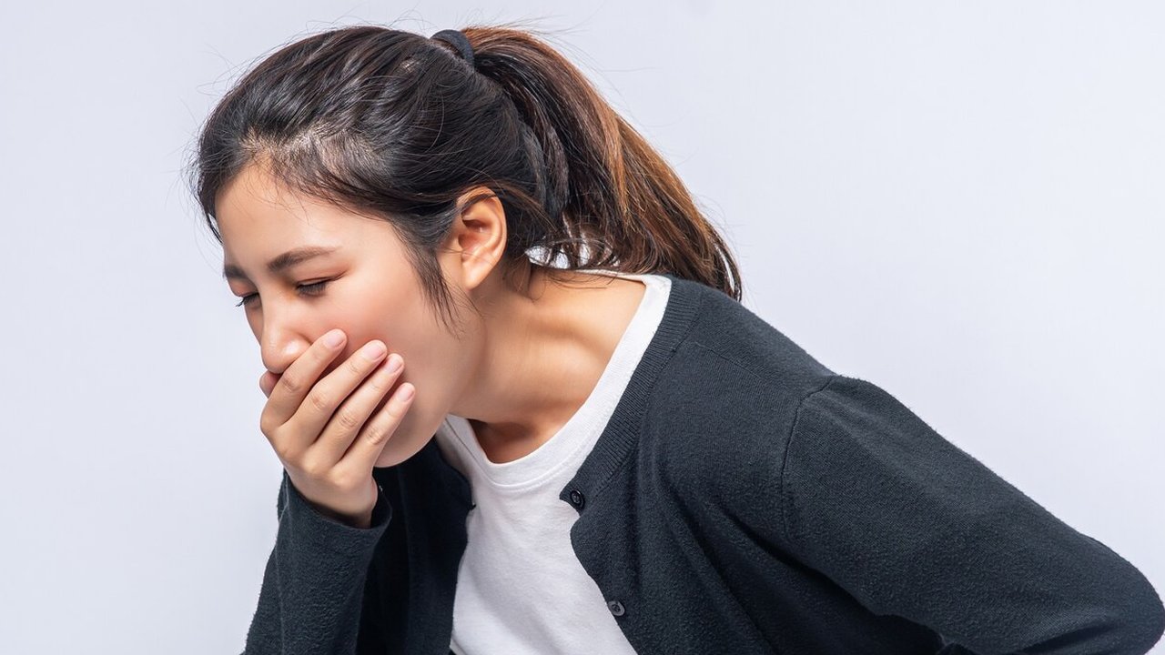 Yuk, atasi asam lambung naik dengan menerapkan cara alami ini di rumah.  (Sumber: Freepik/jcomp).