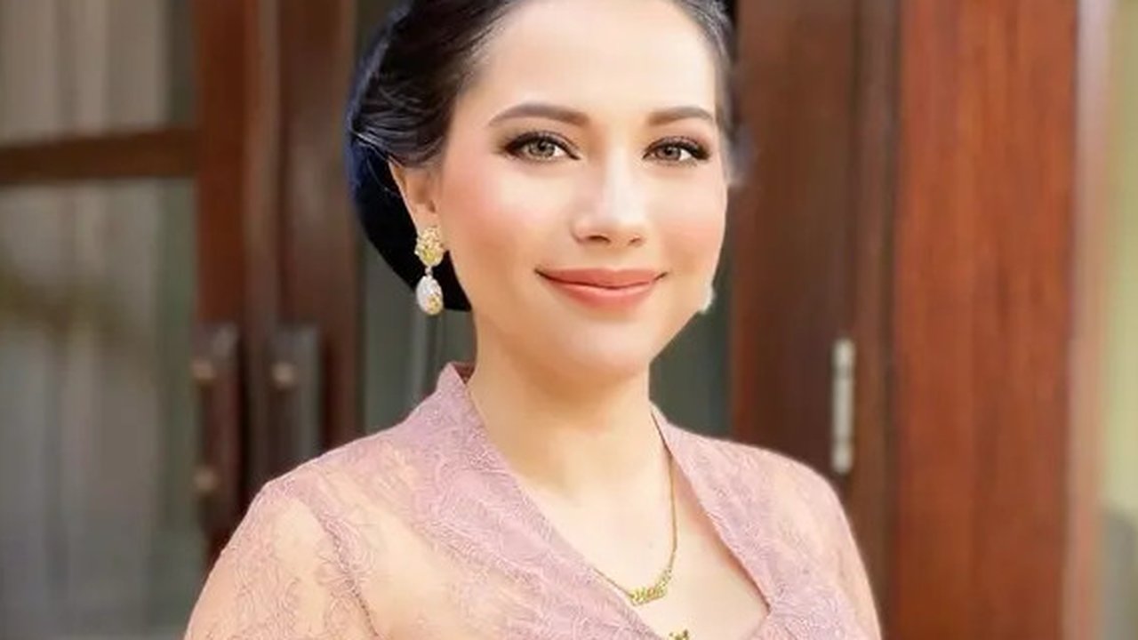 Potret Elodie Bouttier Adik Maxime Bouttier, Cantik Berkebaya saat Pernikahan Luna Maya