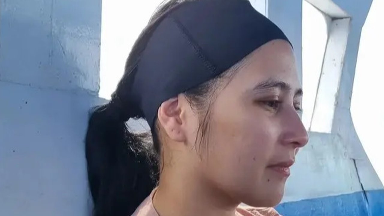 Wajah Prilly Latuconsina Tanpa Makeup saat Diving Date Bersama Omara. [@prillylatuconsina96]