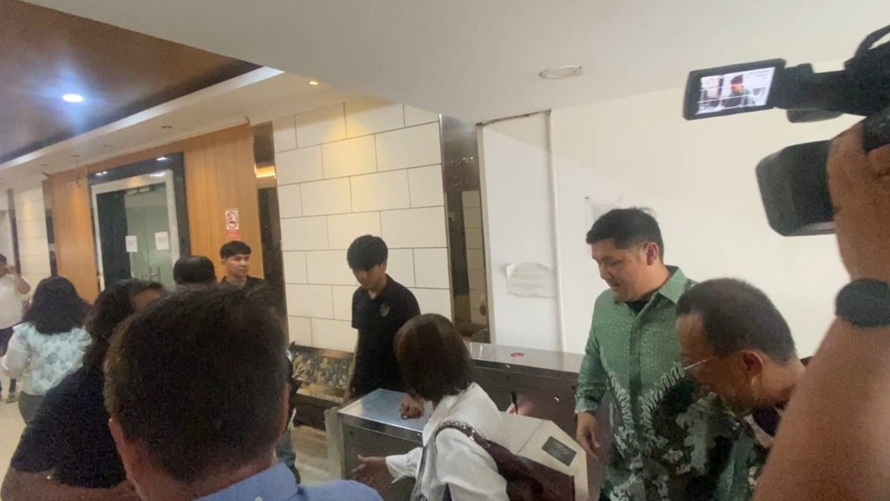 Update Kasus Laporan Ijazah Palsu Jokowi, Host Podcast 'Sinaga TV' Michael Sinaga Diperiksa Polisi