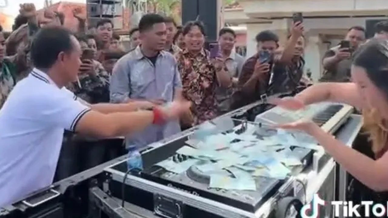 Anggota DPRD Lampung Nyawer DJ