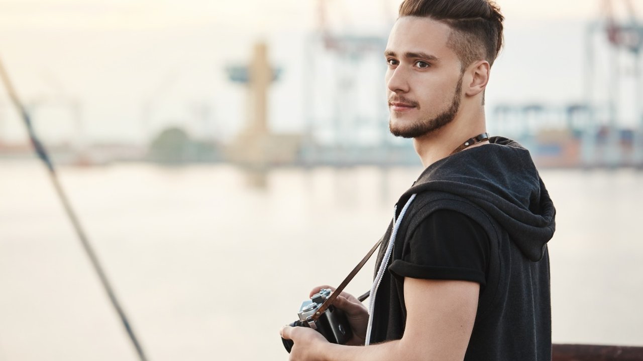 Ilustrasi Model Rambut Pria Fade Low