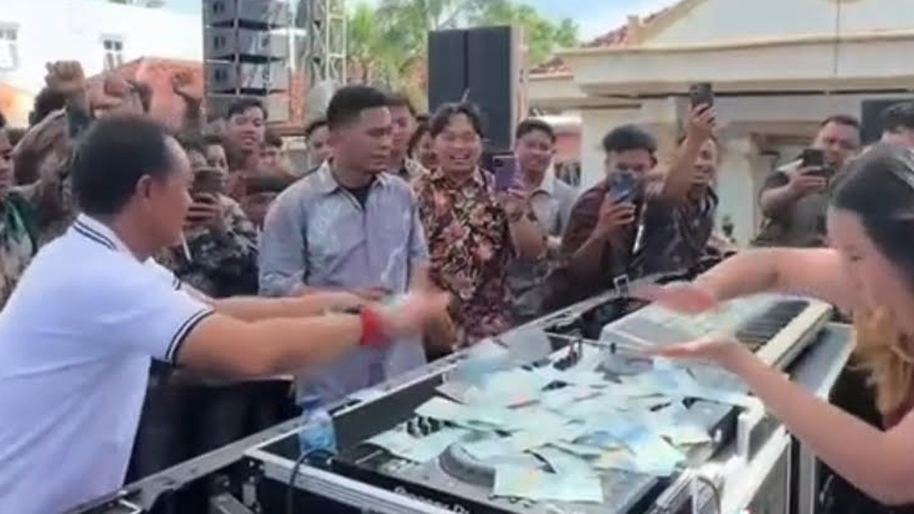 Anggota DPRD Lampung Nyawer DJ