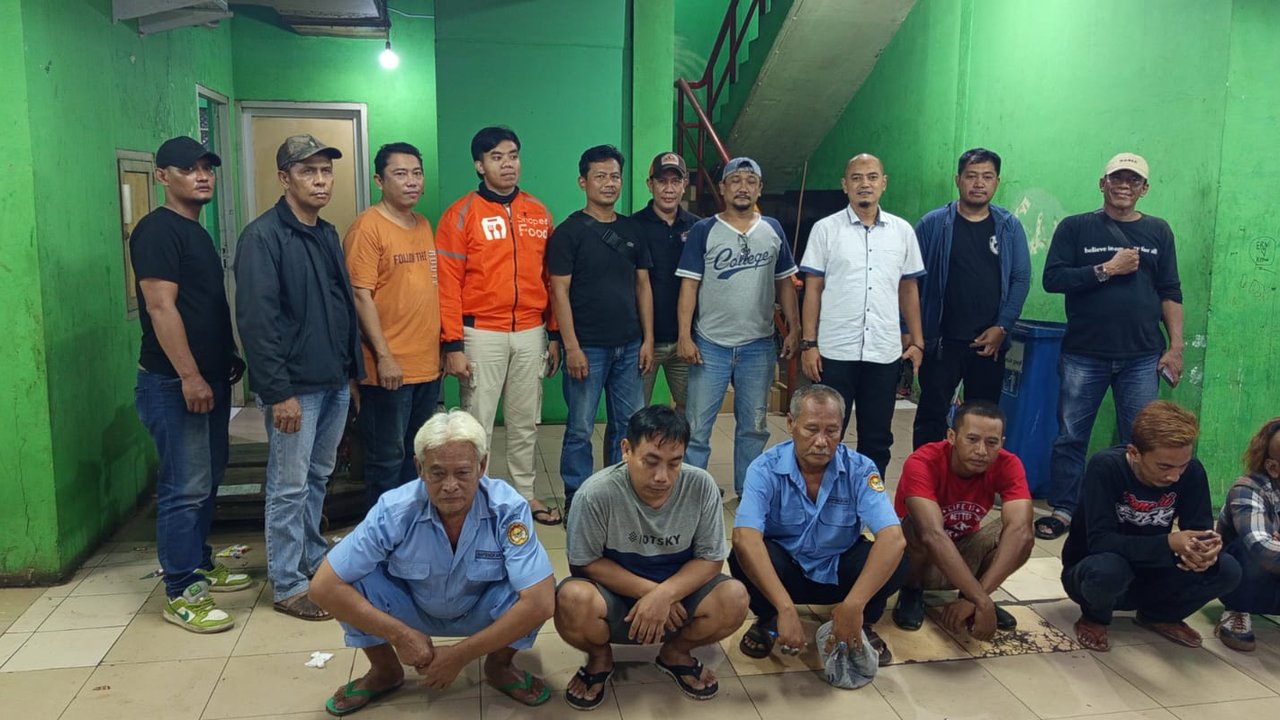 Polisi sikat preman pasar induk kramat jati