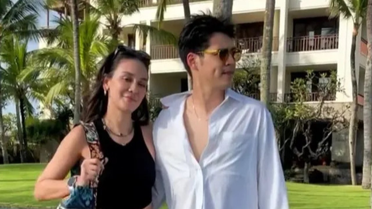 Outfit Liburan di Pantai Ala Luna Maya (Sumber: IG/lunamaya)