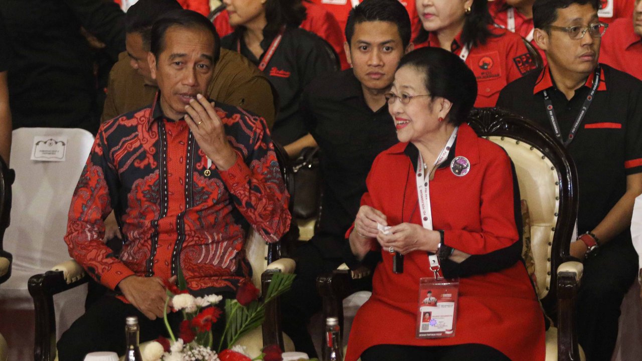 Ketua Umum PDIP Megawati Soekarnoputri bersam Presiden ke-7 RI, Joko Widodo saat pembukaan Rapat Kerja Nasional (Rakernas) IV PDIP di JIExpo Kemayoran, Jakarta, Jumat (29/9/2023).