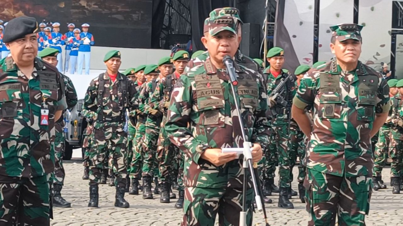 Panglima TNI Jenderal TNI Agus Subiyanto meresmikan Batalyon Penyangga Daerah Rawan di lapangan silang Monas, Jakarta, Rabu (2/10/2024).