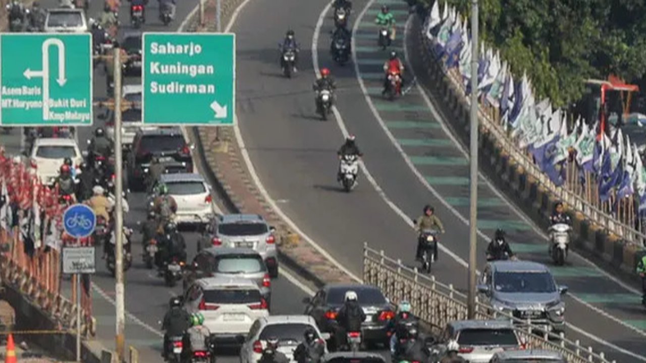 Curhat Pekerja Kerasnya Hidup di Jakarta: Gaji Bulanan Kadang Enggak Cukup, Saya Sudah Sering Makan Tabungan
