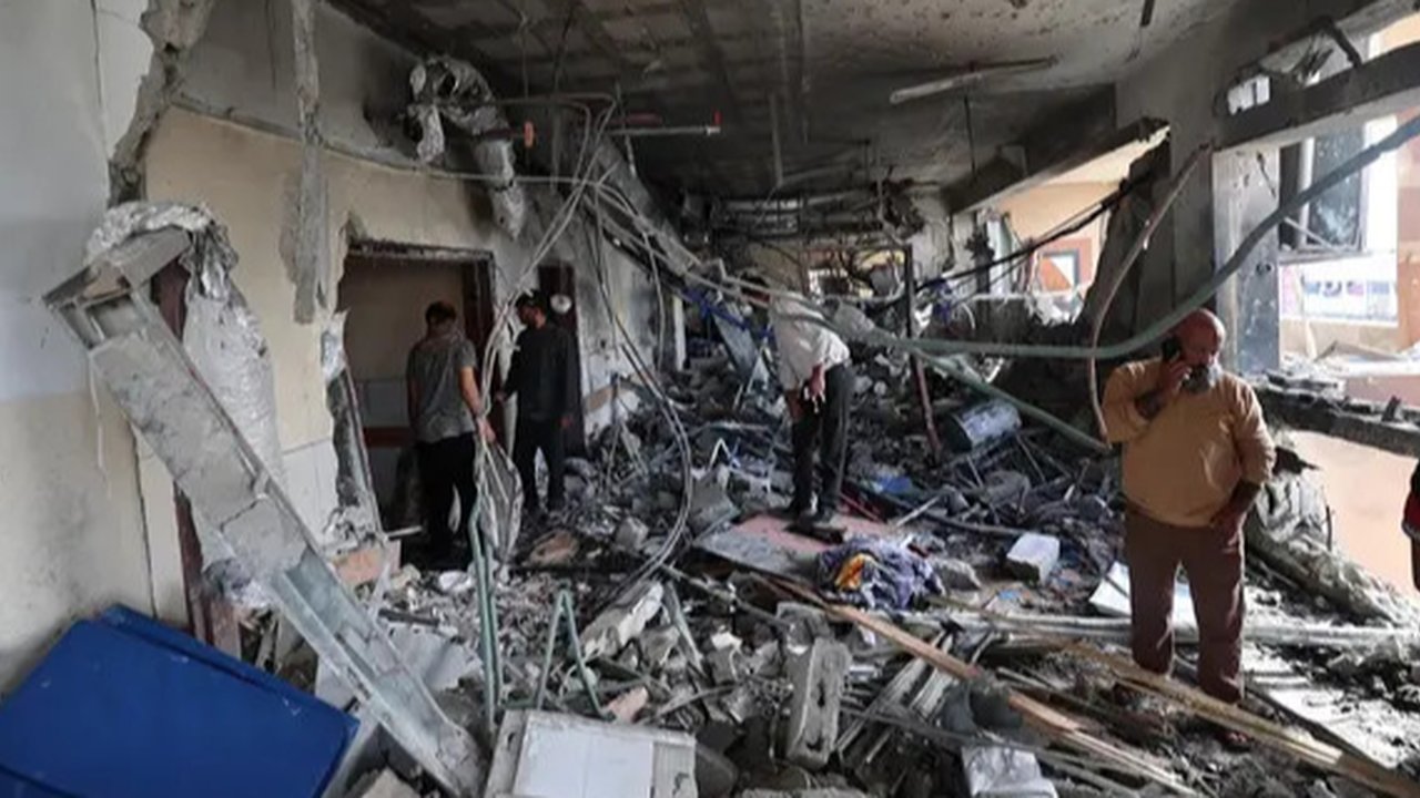 Militer Israel menyerang sebuah rumah sakit di Gaza Selatan, Palestina, pada Selasa (13/5/2025) dini hari waktu setempat. (Eyad BABA/AFP)